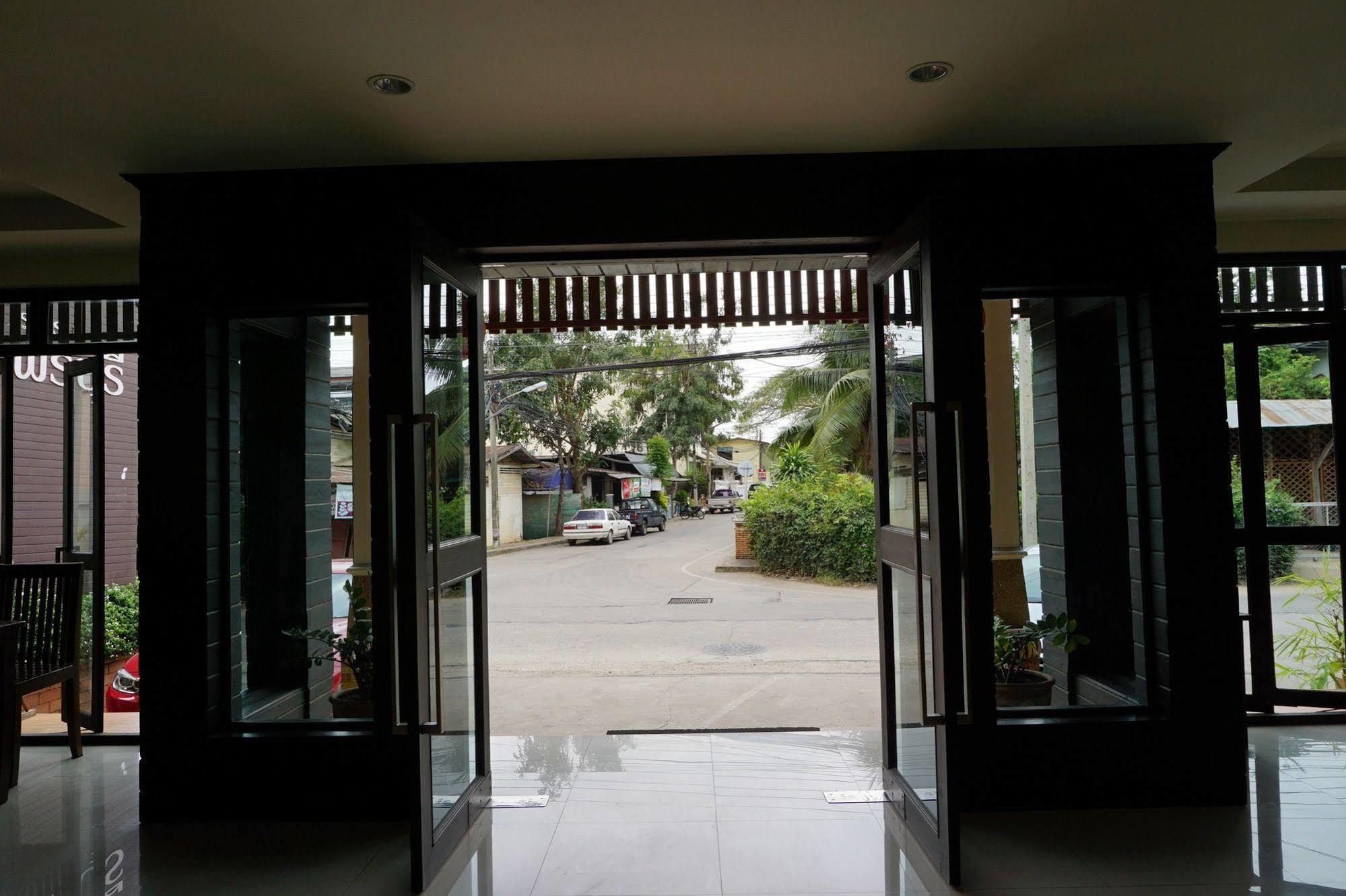 Ponburi Hotel Nan Extérieur photo